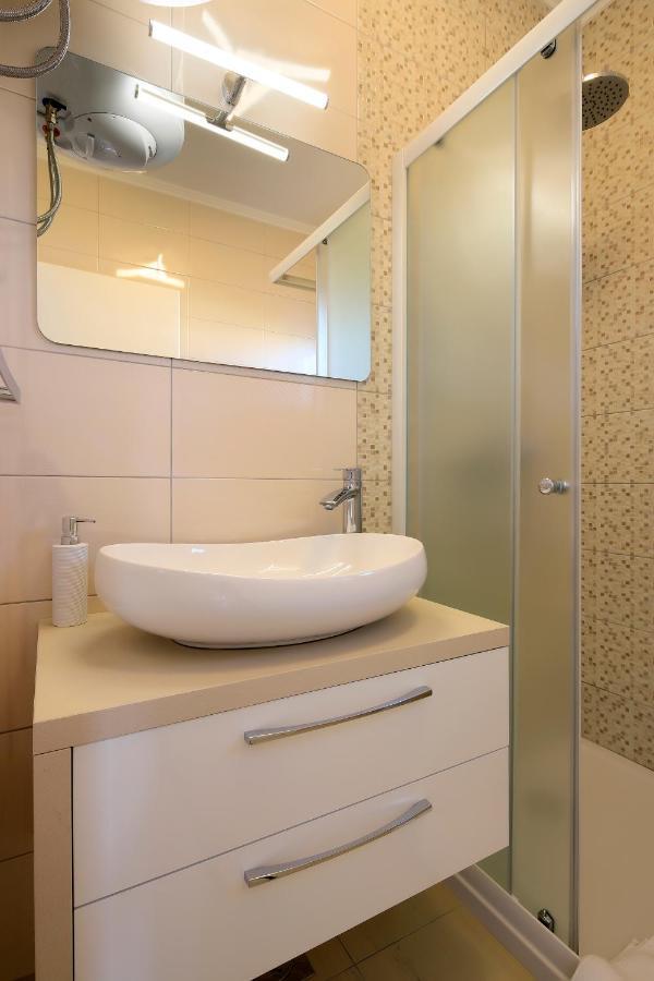 Apartments Lola نوفاليا المظهر الخارجي الصورة